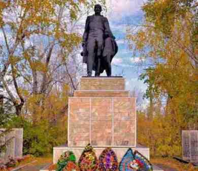 Памятник «Войну-освободителю» Памятник «Войну-освободителю».